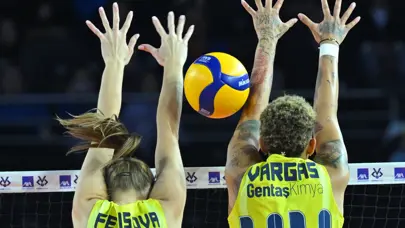 Fenerbahçe Opet, Türk Hava Yolları'nı devirip finale çıktı