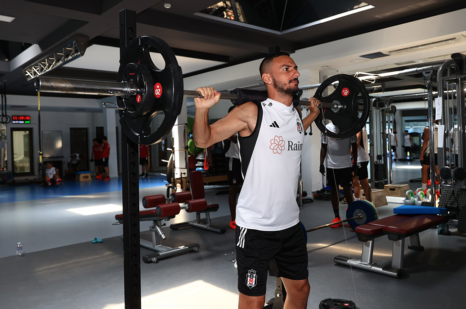 Beşiktaş salonda çalıştı
