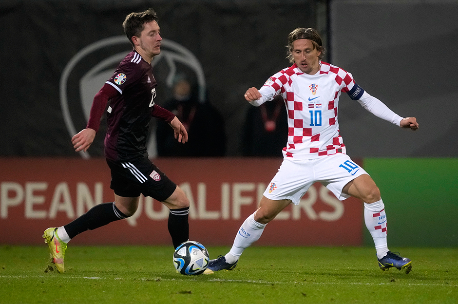 Hırvatistan liderlik umudunu sürdürdü