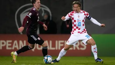 Hırvatistan liderlik umudunu sürdürdü