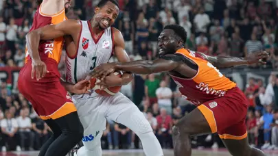 Olaylı maçta Pınar Karşıyaka, Galatasaray Ekmas'ı devirip Anadolu Efes'in rakibi oldu