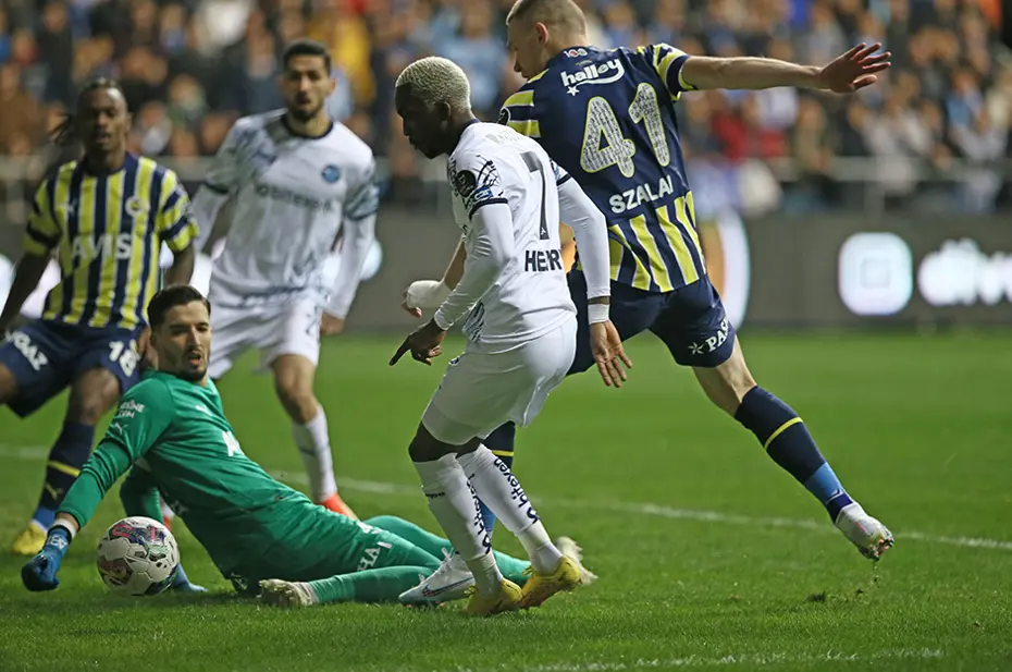 Lale Orta, Fenerbahçelileri ayağa kaldıran pozisyonu yorumladı: "Karar doğru" - 3