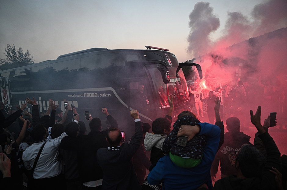 Beşiktaş kafilesine coşkulu uğurlama