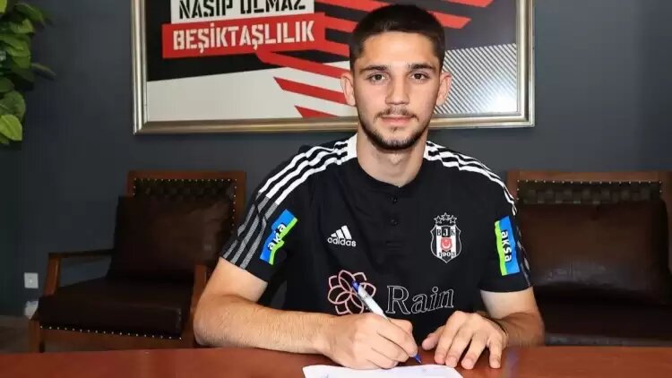 Beşiktaş genç oyuncunun ayrılığını duyurdu