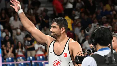 Milli güreşçi Taha Akgül emekli oldu