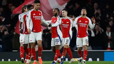 Arsenal'i rekor gelir de kurtaramadı