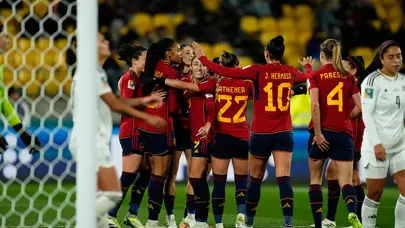 İspanya ve İsviçre galibiyetle başladı