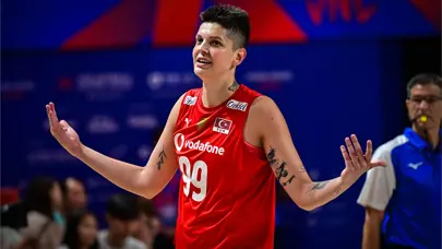 Ebrar Karakurt'a rakip takım hocasından skandal hareket: Hakem anında oyundan attı