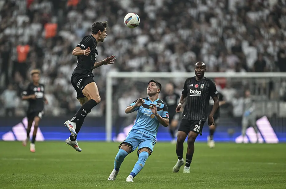 "Yazan ve yöneten Van Bronckhorst" | Spor yazarları, Beşiktaş'ın farklı zaferini değerlendirdi - 3