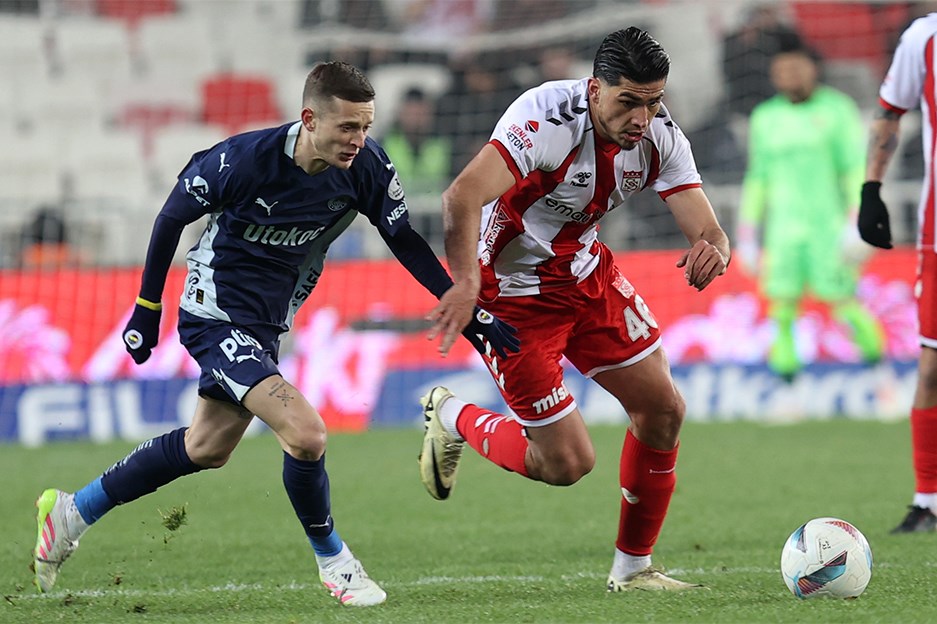 Sivasspor'un yıldızından Galatasaray maçına saatler kala flaş transfer açıklaması