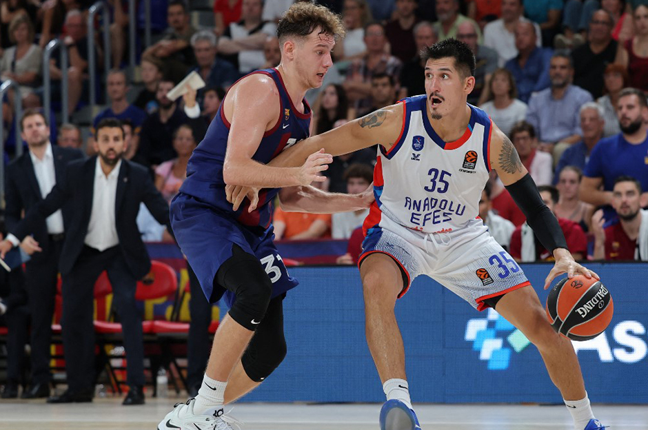 Burnu kırılan Anadolu Efes'in yıldızı Derek Willis operasyon geçirdi