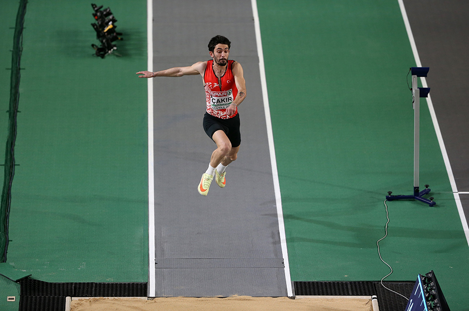 Avrupa Salon Atletizm Şampiyonası'nda Batuhan Çakır, üç adım atlamada finale çıktı