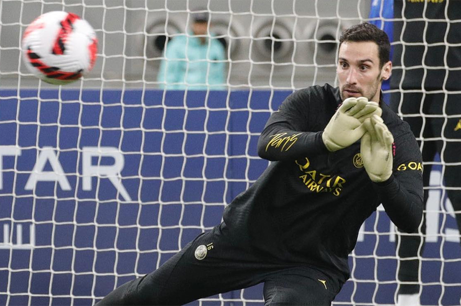 PSG'nin kalecisi attan düştü, ağır yaralandı