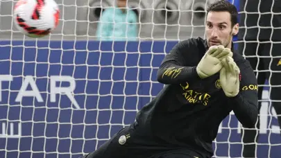 PSG'nin kalecisi attan düştü, ağır yaralandı