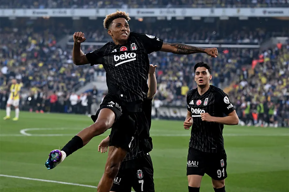 Gedson Fernandes'e lazer tutan taraftarın ifadesi ortaya çıktı, cezası belli oldu - 6 Gedson Fernandes'e lazer tutan taraftarın ifadesi ortaya çıktı, cezası belli oldu - 6