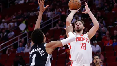 Alperen Şengün'ün 16 sayı attığı maçta Houston Rockets farklı kazandı
