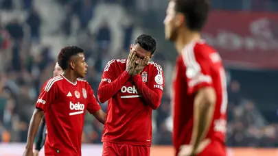 "Bu skandalı da mı görecektik!" | Spor yazarları Beşiktaş için ne dedi?