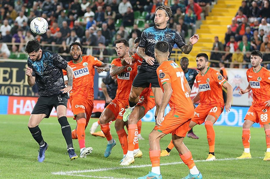 Adana Demirspor - Alanyaspor maçında saat değişikliği