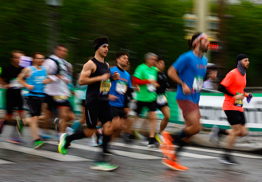 Maratonda otomobil kullandı; cezası diskalifiye oldu