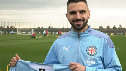 Yıllar sonra geri döndü; Aziz Behich'ten 2 yıllık imza