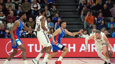 Anadolu Efes çift maç haftasına galibiyetle başladı