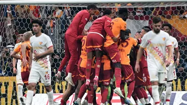 Galatasaray'dan rakiplerine büyük fark