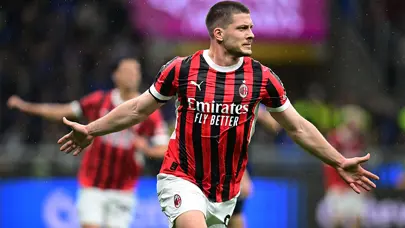 Derbiyi kazanan Milan kupada finalde: Jovic'ten duble