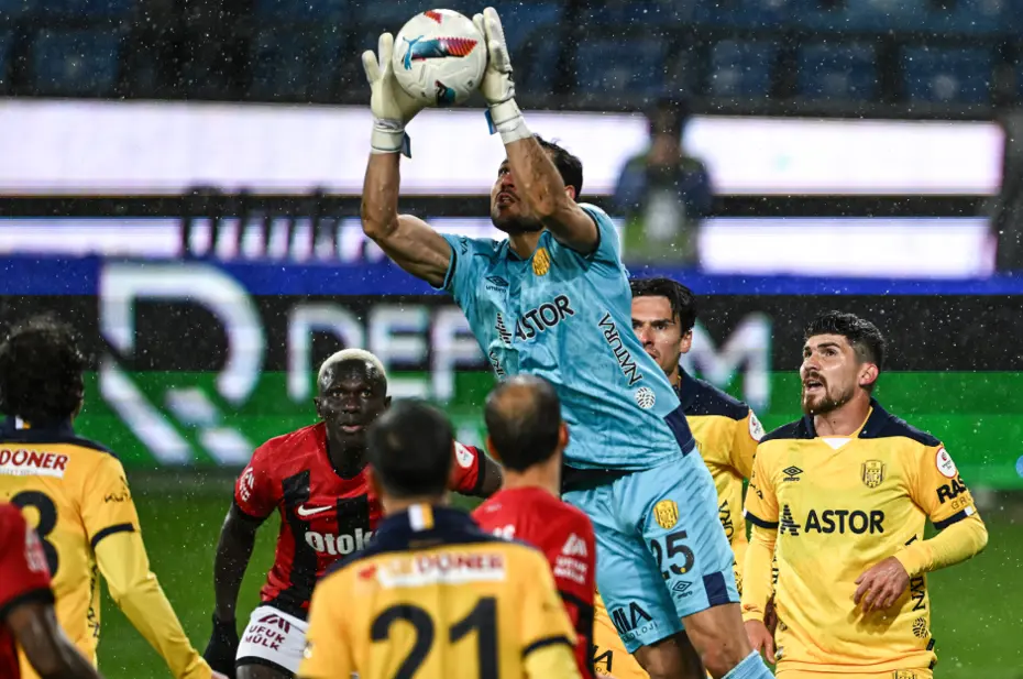 Ertaç Özbir'den maç sonu takım arkadaşları için şoke eden açıklama: MKE Ankaragücü'nde neler oluyor? - 5