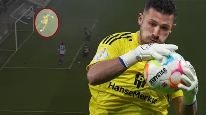 İZLE | Derbide kaleciden görülmemiş gol