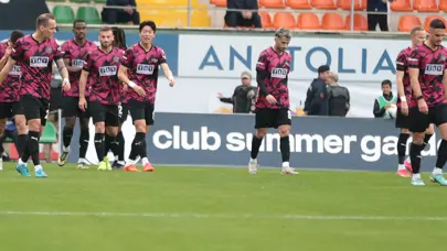 Süper Lig'de 9 gollü maç: Alanyaspor geriden gelip kazandı