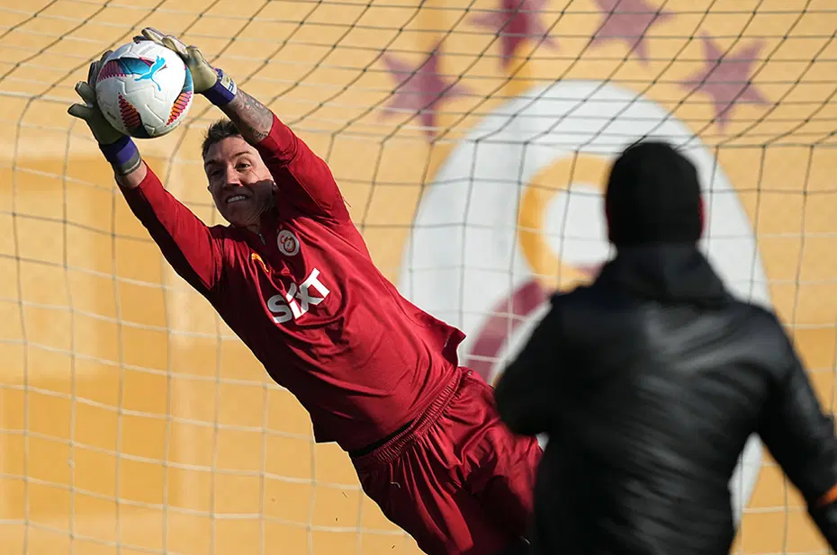 Galatasaray'dan Muslera'nın tüm planlarını değiştirecek karar - 4