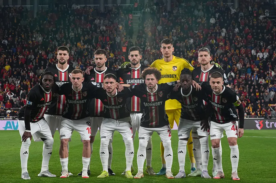 Süper Lig maçına kaleci damgası: Penaltı kurtardı, asist yaptı - 3