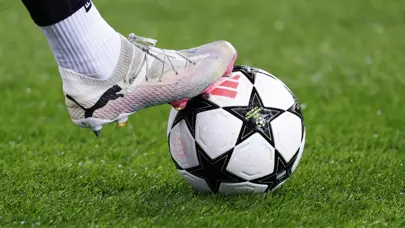 Dünyanın gelmiş geçmiş en iyi futbolcuları açıklandı: Zirve 2 ülke arasında olay çıkartır