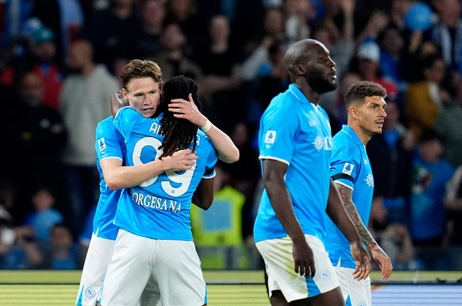 Napoli fırsatı kaçırmadı: İtalya'da zirve hesapları değişti