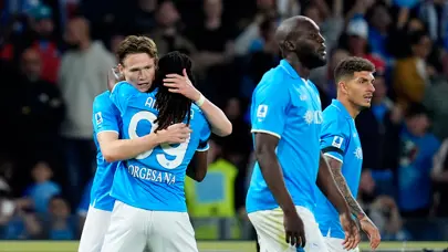 Napoli fırsatı kaçırmadı: İtalya'da zirve hesapları değişti