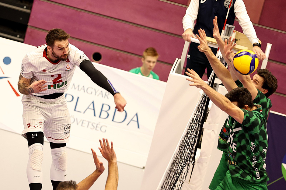 Galatasaray deplasmanda avantajı kaptı