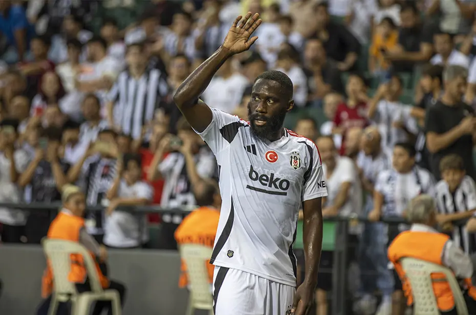 Beşiktaş'ta kriz: Apar topar gönderilmek istenen ismin sözleşmesindeki madde şok etti - 3 Beşiktaş'ta kriz: Apar topar gönderilmek istenen ismin sözleşmesindeki madde şok etti - 3