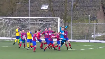 İZLE | Kaleciden 90+'da röveşata gol!