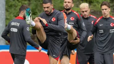 A Milli Takım'ın antrenmanında iki eksik