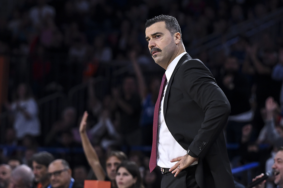 Anadolu Efes Başantrenörü Erdem Can: Daha iyi hazırlamam gerekiyordu