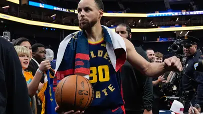 Stephen Curry yine NBA tarihine geçti: Ondan başka yapabilen yok