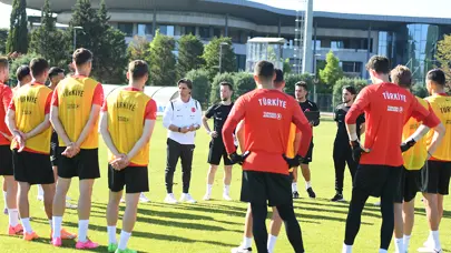 Montella'dan Ümit Milli Takım'a ziyaret: "Son noktadasınız"
