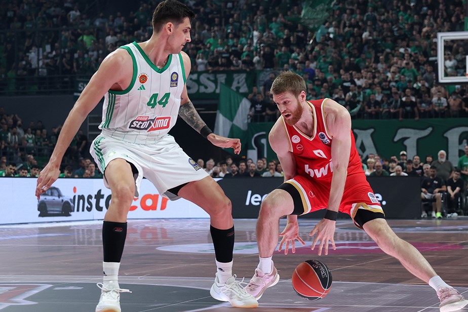Olympiakos, Panathinaikos'u yenerek final serisinde öne geçti