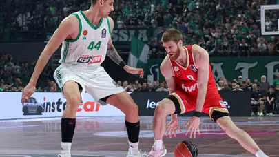 Olympiakos, Panathinaikos'u yenerek final serisinde öne geçti