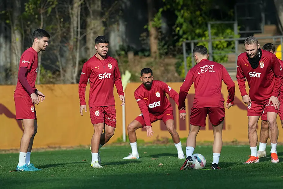 Galatasaray'da yeni bir dönem başlıyor - 3 Galatasaray'da yeni bir dönem başlıyor - 3