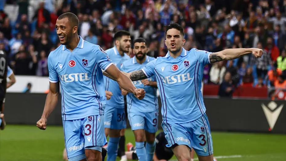 Trabzonspor'da ayrılacak isimler netleşiyor - 3 Trabzonspor'da ayrılacak isimler netleşiyor - 3