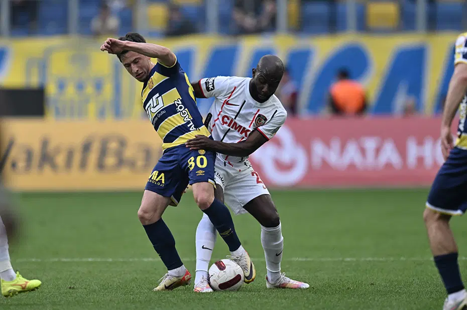 Emre Belözoğlu Beşiktaş maçında yok - 2