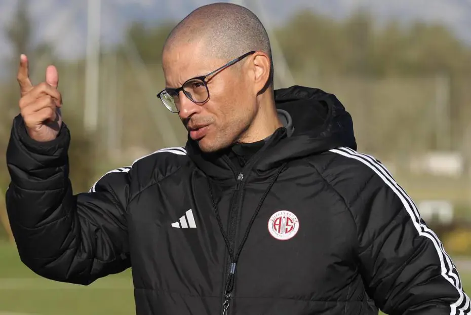 Alex de Souza teknik direktörlüğü bıraktı, yeni görevine başladı - 2 Alex de Souza teknik direktörlüğü bıraktı, yeni görevine başladı - 2