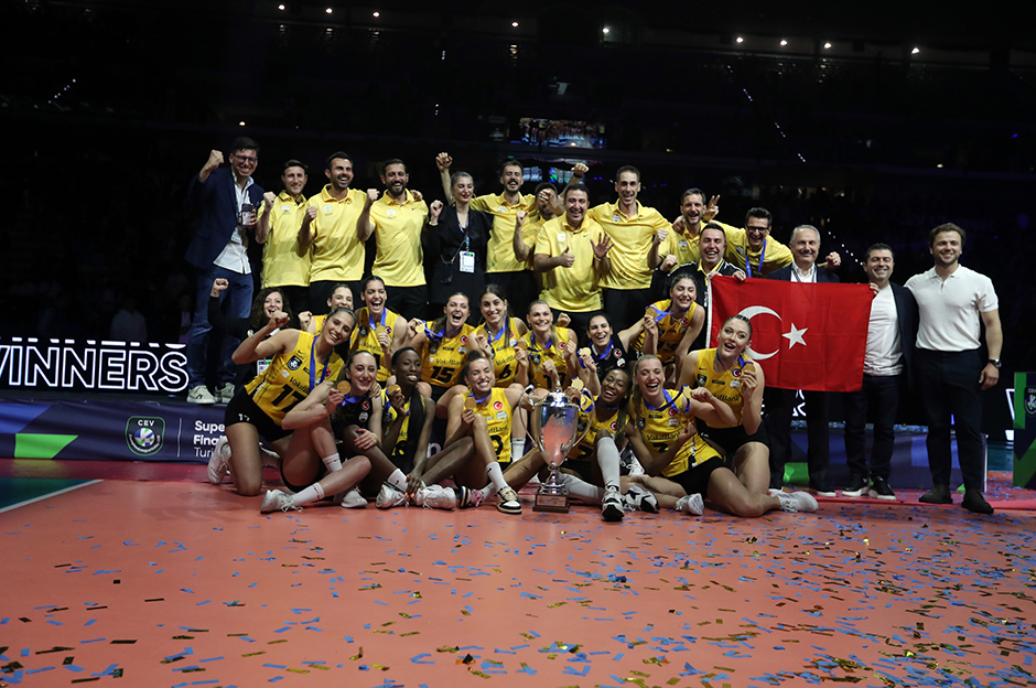Şampiyon VakıfBank, Türkiye'ye döndü