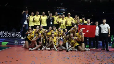 Şampiyon VakıfBank, Türkiye'ye döndü